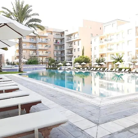 Top Floor Sea View Flat 아파트 파포스